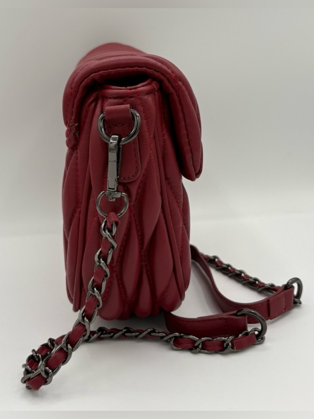 Badgley Mischka NWT Quilted Crossbody Bag in Wine - Picture 5 of 5